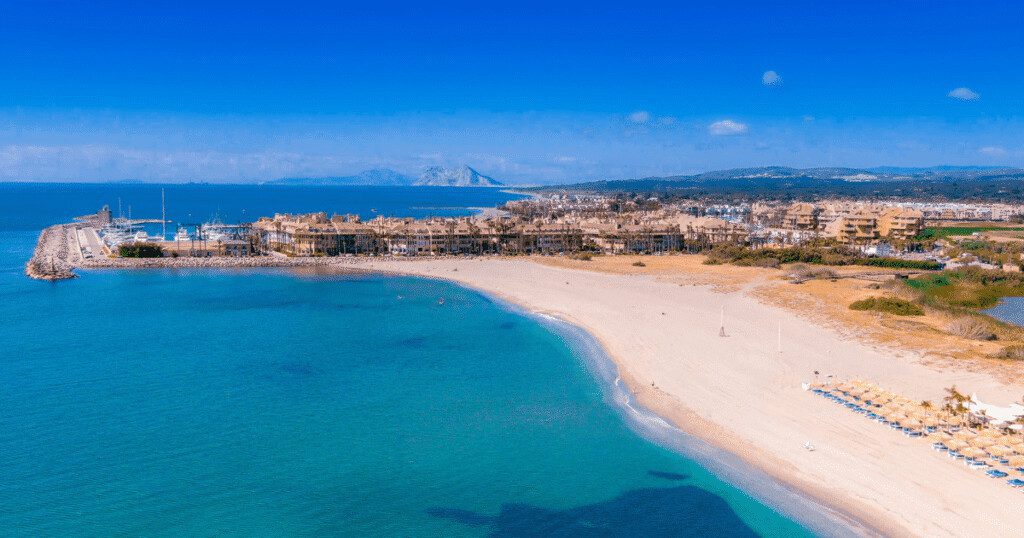 Qué hacer en Tarifa con viento de levante - Playa de Puerto Sotogrande