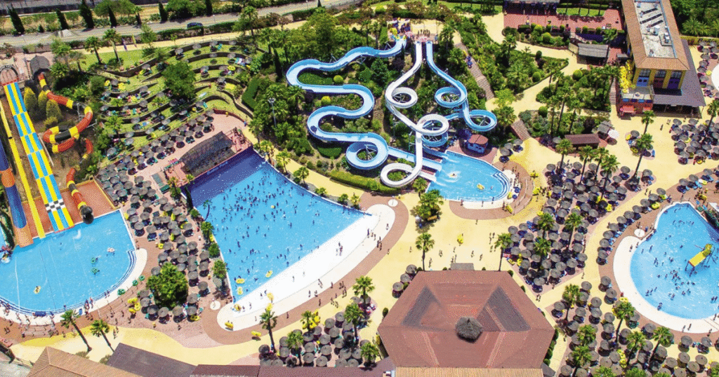 Bahía Park Algeciras Qué hacer con levante en Tarifa - Parque acuático Bahía Park en Algeciras