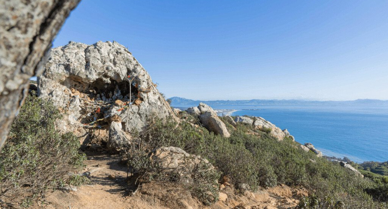 La Peña viewpoint in Tarifa - View of Los Lances beach and Morocco