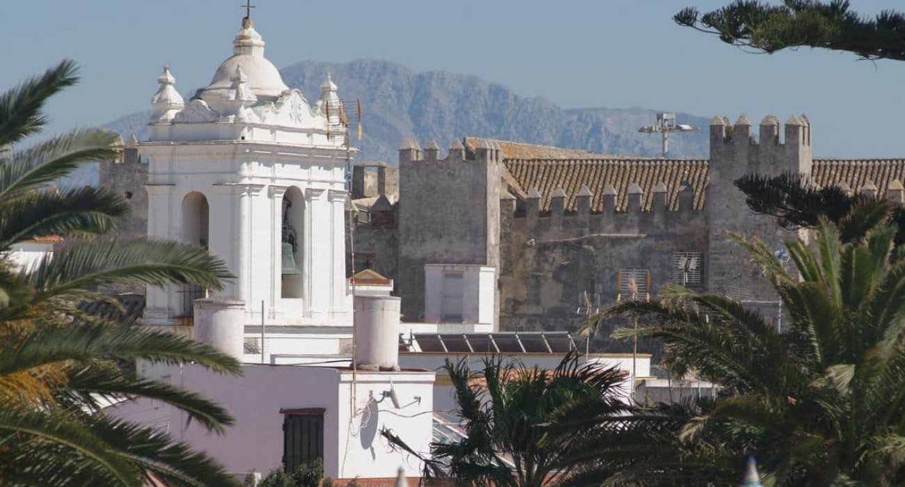 Iglesia de San Francisco y Castillo de Guzmán el Bueno en Tarifa